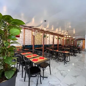 Couette-café Emmanuel, Lourdes